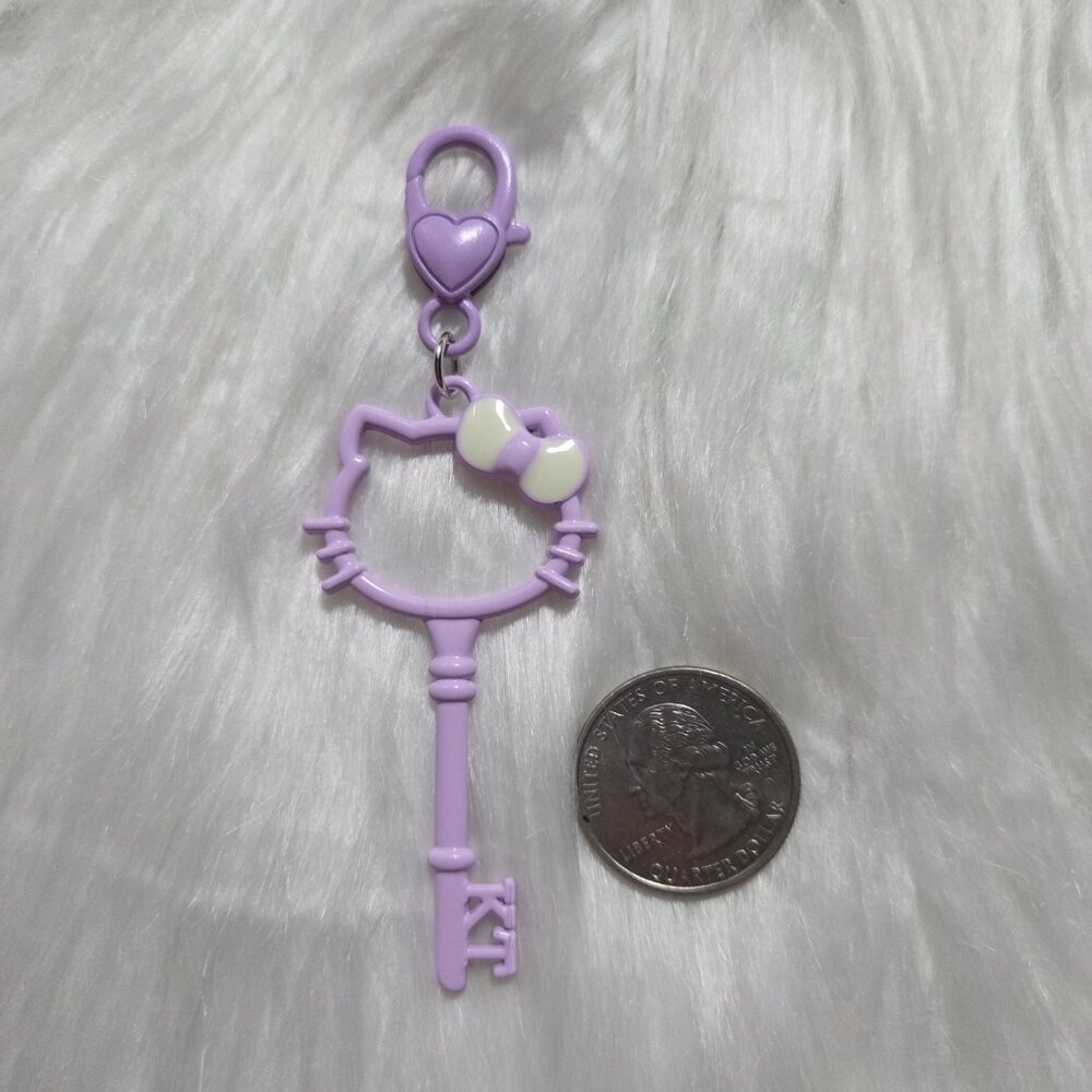 Hello Kitty Key Design Keychain - Picture 3 of 3